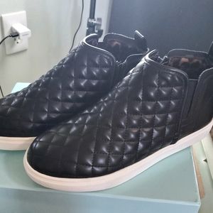 Madden girl kids quilted sneakers